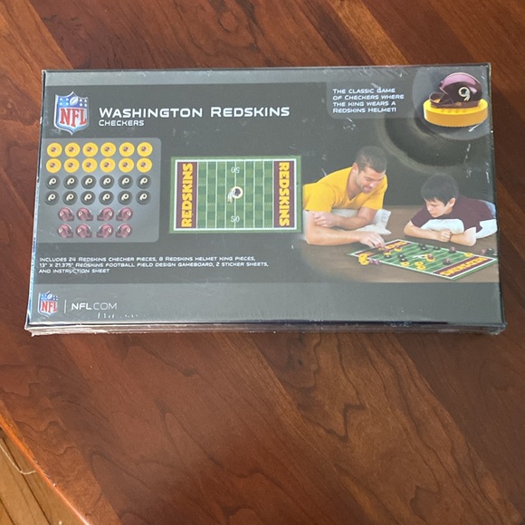 Redskins Checkers. Licensed. New in Box - Picture 2 of 6